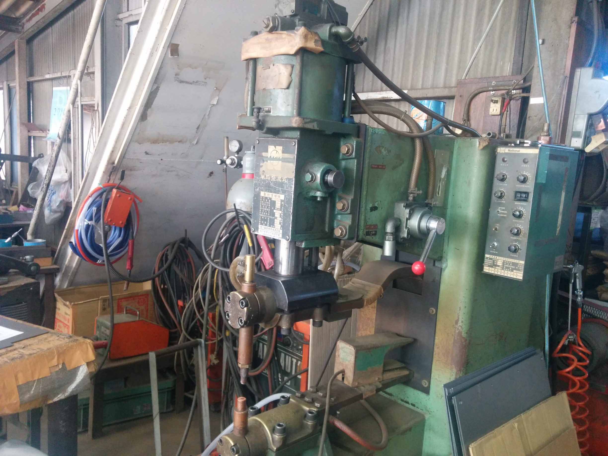 スポット溶接機