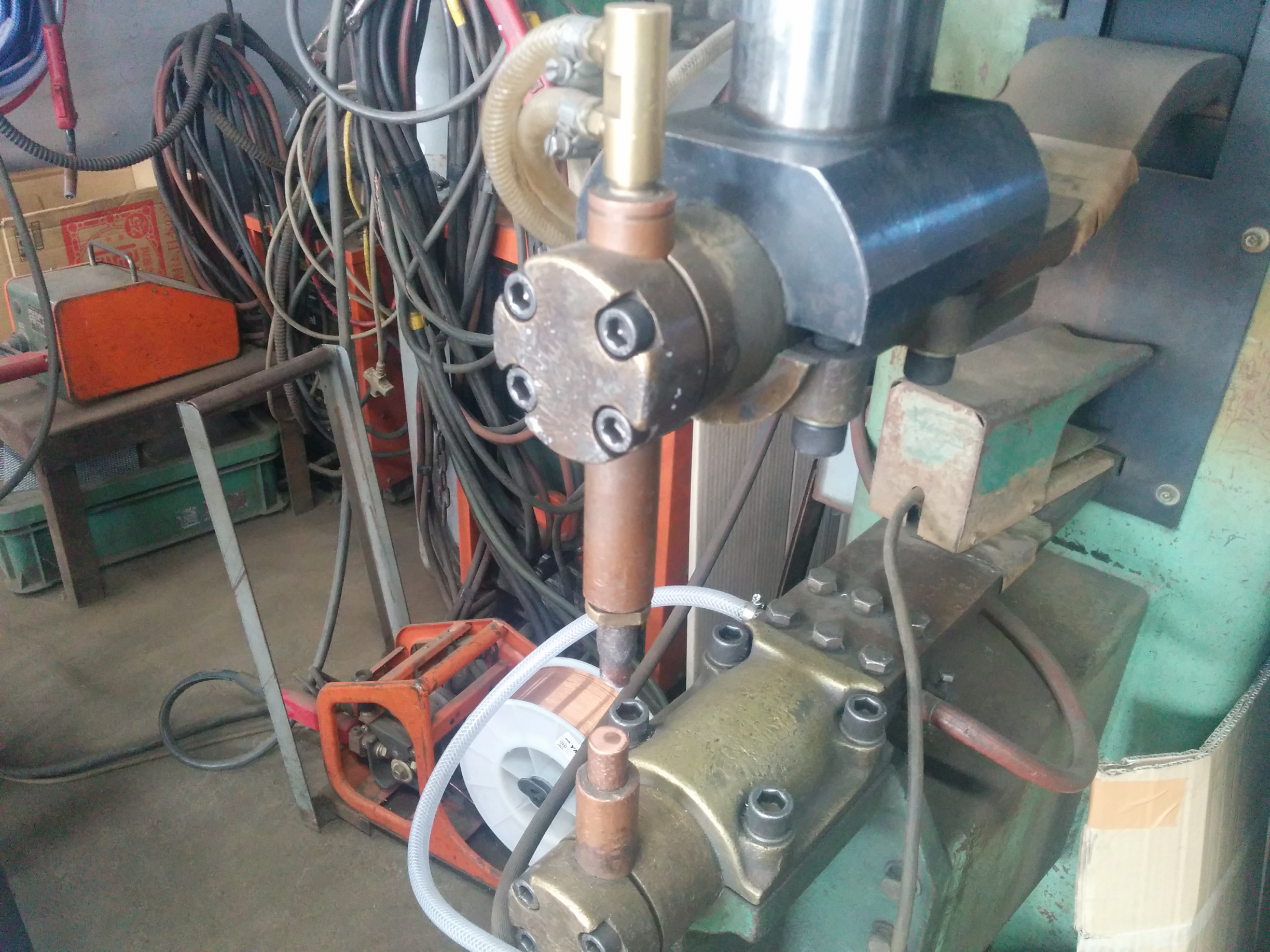 スポット溶接機