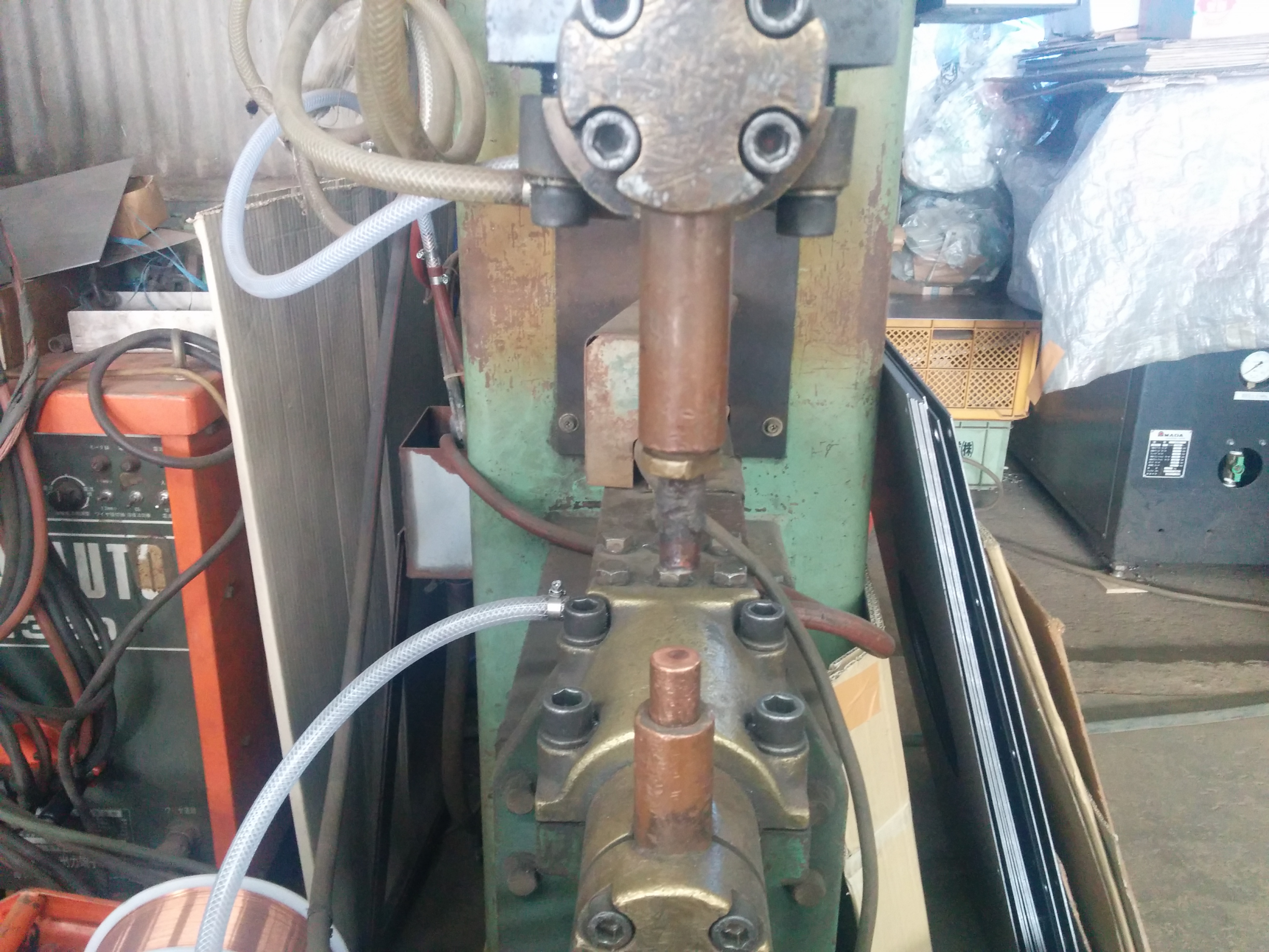 スポット溶接機