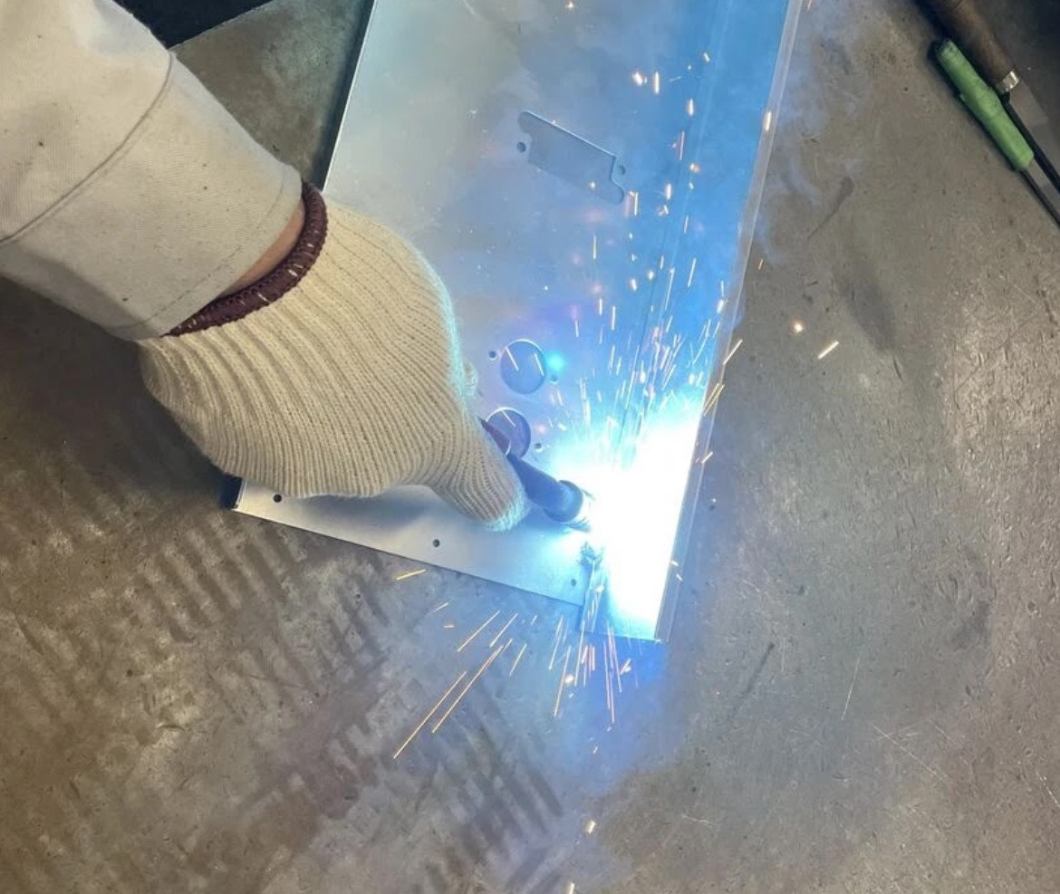 石岡市の板金加工やスポット溶接の短納期希望は鈴木工業所におまかせ